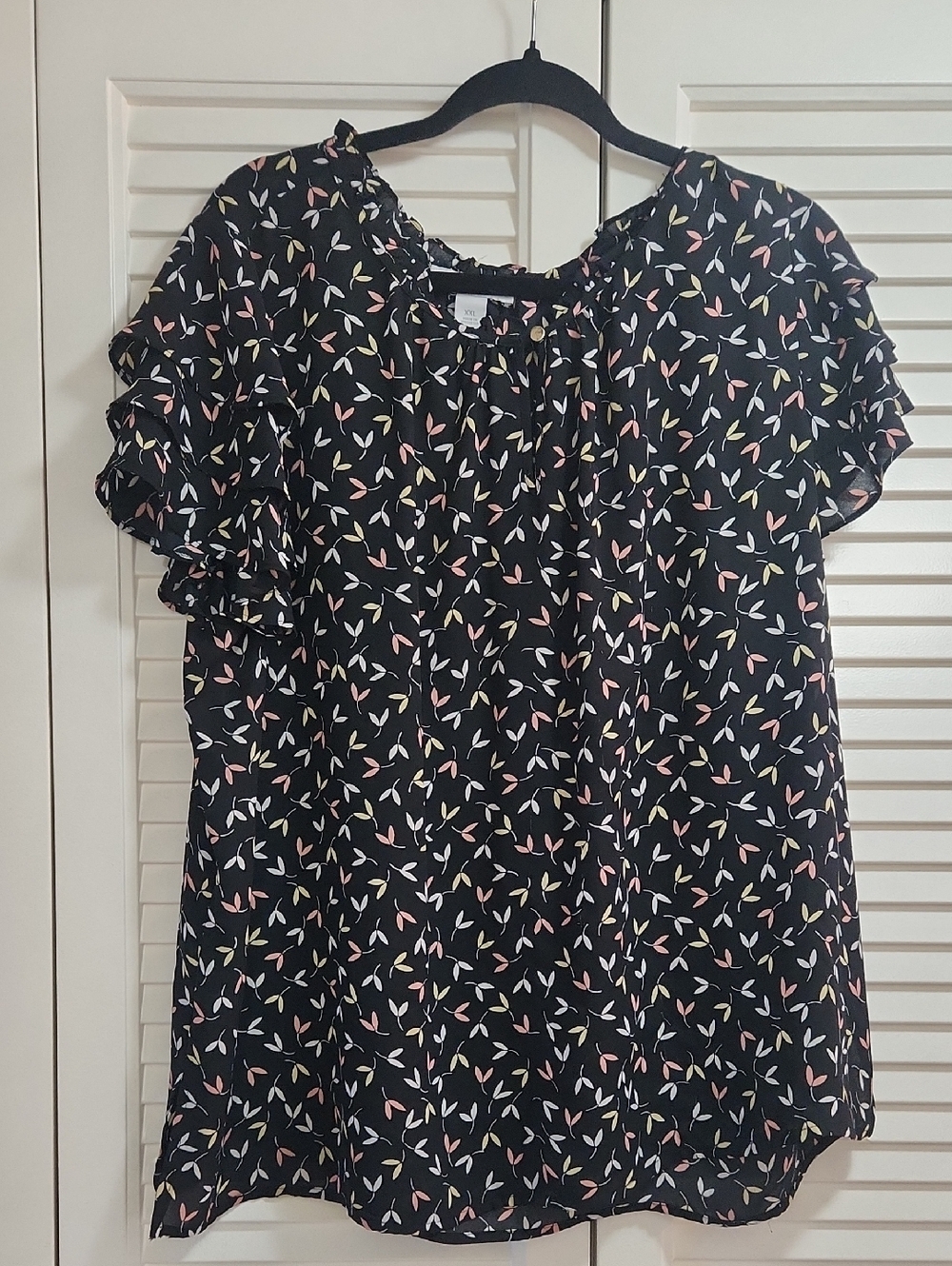 Liz Claiborne Black Floral Leaf Print Ruffle Sleeve Blouse